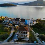 Kostas *
