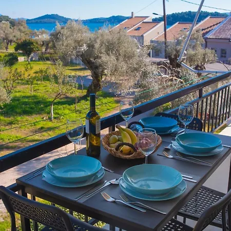 Aparthotel Kostas