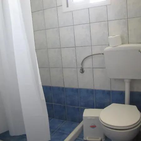Kostas Aparthotel 3*