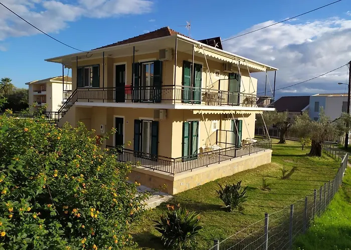 Kostas מלון דירות