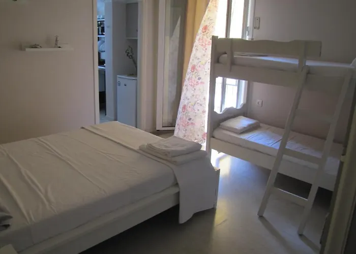 Kostas מלון דירות *